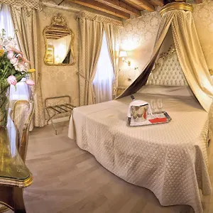 https://hotel-noemi.hotelslidodijesolo.com